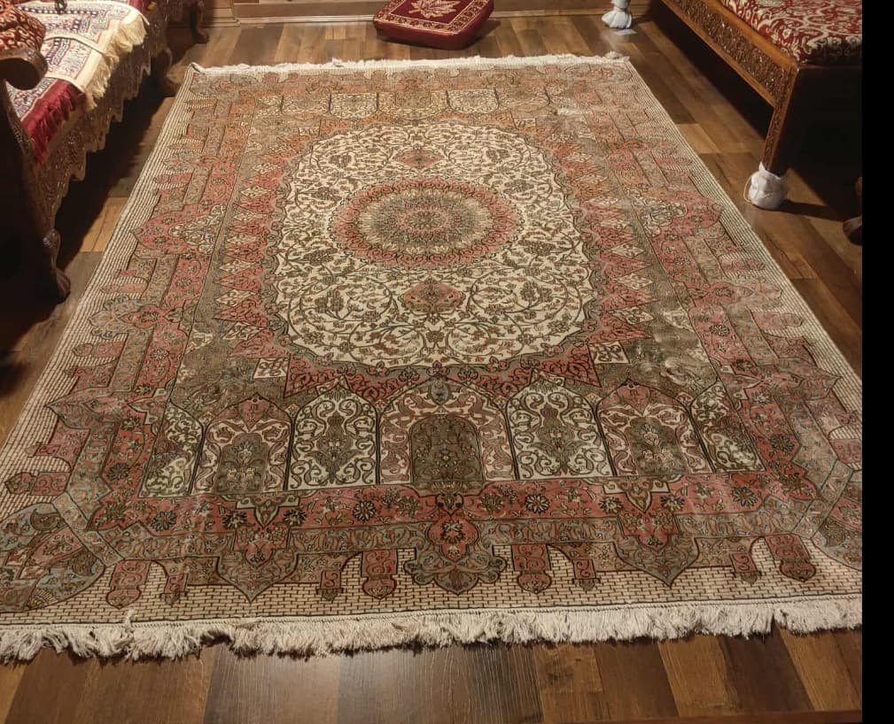 Ivory and rose dome-medallion silk rug